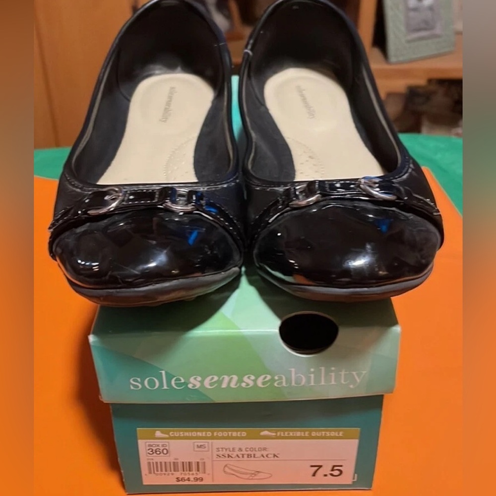 Black Women's Flats